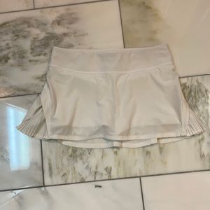White size 8 lululemon play off the pleats tennis skirt